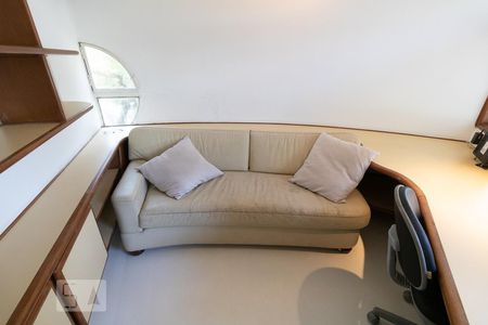 Casa à venda com 400m², 3 quartos e 4 vagas Casa à venda com 400m², 3 quartos e 4 vagasEscritório