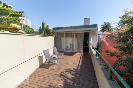 Casa à venda com 400m², 3 quartos e 4 vagas Casa à venda com 400m², 3 quartos e 4 vagasVaranda