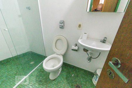 Casa à venda com 400m², 3 quartos e 4 vagas Casa à venda com 400m², 3 quartos e 4 vagasBanheiro de Serviço