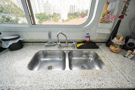 Apartamento à venda com 160m², 4 quartos e 3 vagas Apartamento à venda com 160m², 4 quartos e 3 vagasDetalhe cozinha