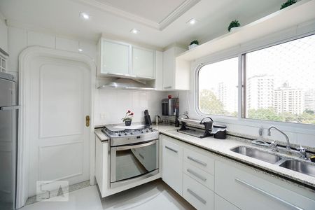 Apartamento à venda com 160m², 4 quartos e 3 vagas Apartamento à venda com 160m², 4 quartos e 3 vagasCozinha