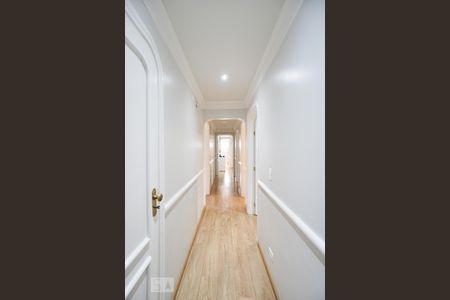 Apartamento à venda com 160m², 4 quartos e 3 vagas Apartamento à venda com 160m², 4 quartos e 3 vagasCorredor quartos