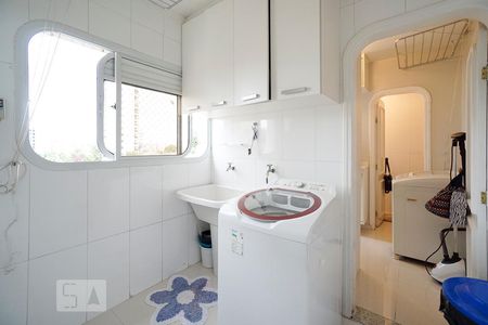 Apartamento à venda com 160m², 4 quartos e 3 vagas Apartamento à venda com 160m², 4 quartos e 3 vagasÁrea de serviço