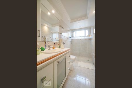 Apartamento à venda com 160m², 4 quartos e 3 vagas Apartamento à venda com 160m², 4 quartos e 3 vagasBanheiro social