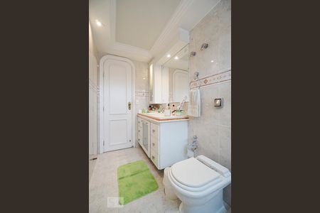 Apartamento à venda com 160m², 4 quartos e 3 vagas Apartamento à venda com 160m², 4 quartos e 3 vagasBanheiro social