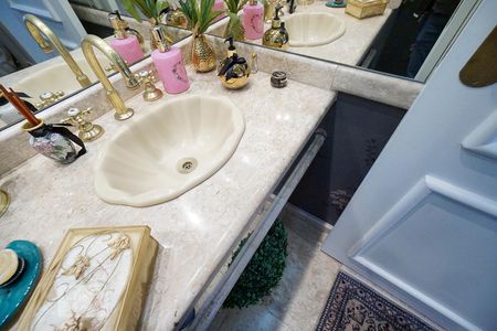 Apartamento à venda com 160m², 4 quartos e 3 vagas Apartamento à venda com 160m², 4 quartos e 3 vagasDetalhe lavabo
