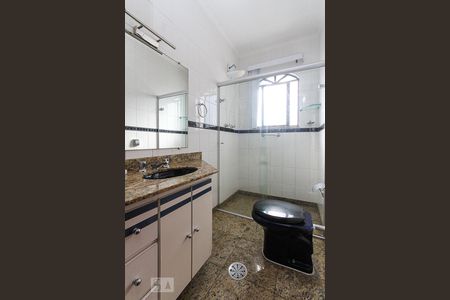 Casa à venda com 230m², 4 quartos e 4 vagas Casa à venda com 230m², 4 quartos e 4 vagasBanheiro da Suite