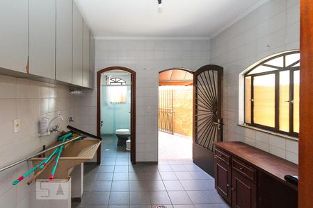 Casa à venda com 230m², 4 quartos e 4 vagas Casa à venda com 230m², 4 quartos e 4 vagasÁrea de Serviço