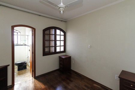 Casa à venda com 230m², 4 quartos e 4 vagas Casa à venda com 230m², 4 quartos e 4 vagasSuite