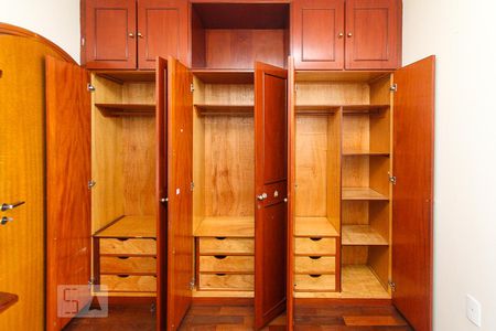 Casa à venda com 230m², 4 quartos e 4 vagas Casa à venda com 230m², 4 quartos e 4 vagasQuarto 02