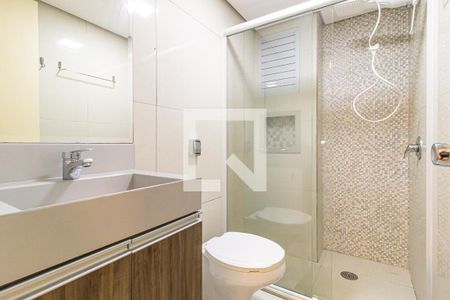 Banheiro Social de kitnet/studio para alugar com 1 quarto, 37m² em Centro Cívico, Curitiba