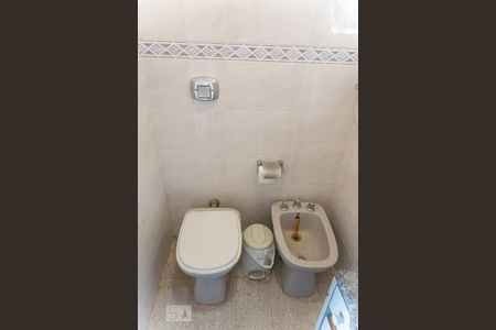 Apartamento à venda com 109m², 3 quartos e 1 vaga Apartamento à venda com 109m², 3 quartos e 1 vagaBanheiro social