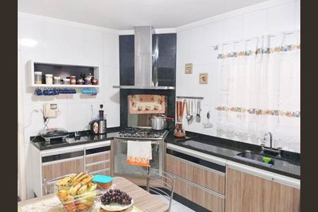Casa à venda com 160m², 3 quartos e 4 vagas Casa à venda com 160m², 3 quartos e 4 vagasCozinha