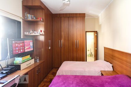 Casa à venda com 450m², 3 quartos e 3 vagas Casa à venda com 450m², 3 quartos e 3 vagasQuarto 01