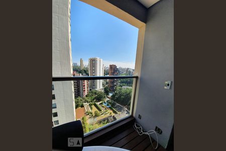 Varanda de kitnet/studio para alugar com 1 quarto, 70m² em Jardim Fonte do Morumbi, São Paulo