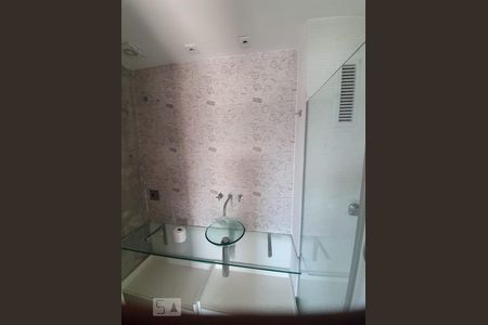 Studio à venda com 70m², 1 quarto e 1 vaga Studio à venda com 70m², 1 quarto e 1 vagaBanheira