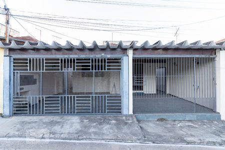 Casa à venda com 115m², 3 quartos e 3 vagas Casa à venda com 115m², 3 quartos e 3 vagasFachada