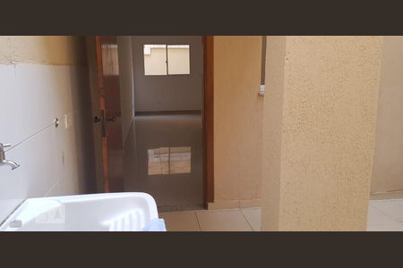 Casa de condomínio à venda com 61m², 2 quartos e 1 vagaCorredor