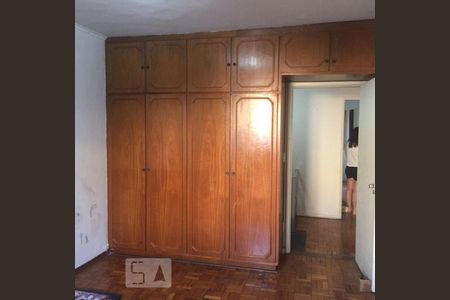 Casa à venda com 253m², 4 quartos e 5 vagas Casa à venda com 253m², 4 quartos e 5 vagasQuarto 4