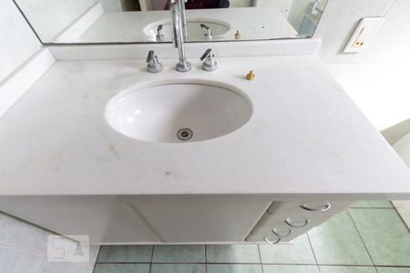 Banheiro da suíte de apartamento à venda com 4 quartos, 90m² em Jardim Colombo, São Paulo