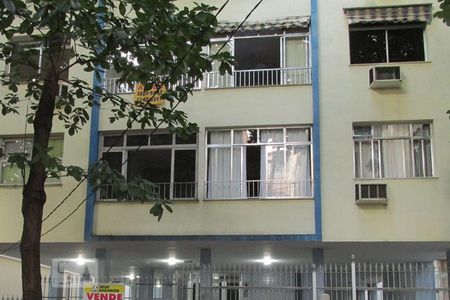 Apartamento à venda com 62m², 2 quartos e 1 vaga Apartamento à venda com 62m², 2 quartos e 1 vagaFachada