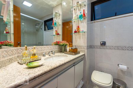 Apartamento à venda com 230m², 4 quartos e 2 vagas Apartamento à venda com 230m², 4 quartos e 2 vagasBanheiro Social