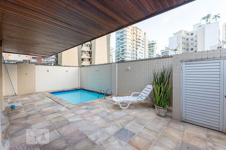 Apartamento à venda com 230m², 4 quartos e 2 vagas Apartamento à venda com 230m², 4 quartos e 2 vagasÁrea comum - Piscina