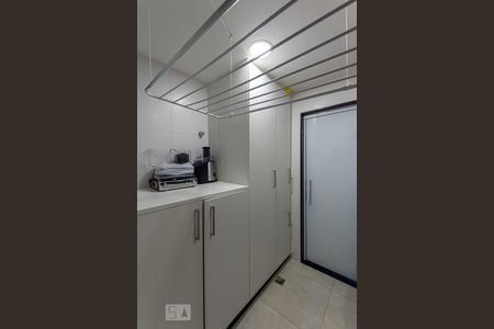 Apartamento à venda com 230m², 4 quartos e 2 vagas Apartamento à venda com 230m², 4 quartos e 2 vagasÁrea de Serviço