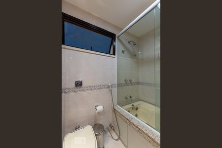 Apartamento à venda com 230m², 4 quartos e 2 vagas Apartamento à venda com 230m², 4 quartos e 2 vagasBanheiro Social