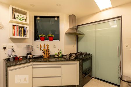 Apartamento à venda com 230m², 4 quartos e 2 vagas Apartamento à venda com 230m², 4 quartos e 2 vagasCozinha