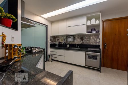Apartamento à venda com 230m², 4 quartos e 2 vagas Apartamento à venda com 230m², 4 quartos e 2 vagasCozinha