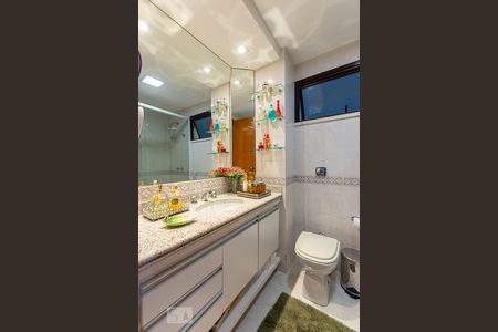 Apartamento à venda com 230m², 4 quartos e 2 vagas Apartamento à venda com 230m², 4 quartos e 2 vagasBanheiro Social