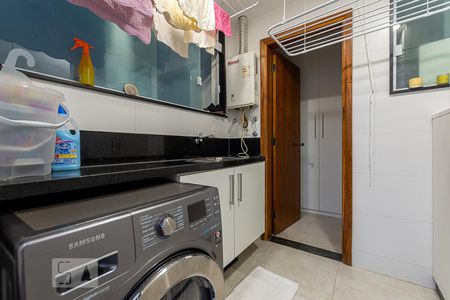Apartamento à venda com 230m², 4 quartos e 2 vagas Apartamento à venda com 230m², 4 quartos e 2 vagasÁrea de Serviço