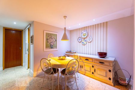 Apartamento à venda com 230m², 4 quartos e 2 vagas Apartamento à venda com 230m², 4 quartos e 2 vagasCopa