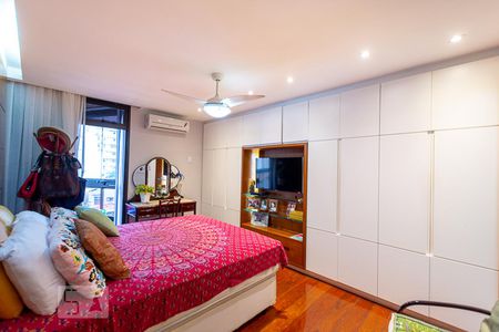 Apartamento à venda com 230m², 4 quartos e 2 vagas Apartamento à venda com 230m², 4 quartos e 2 vagasSuite