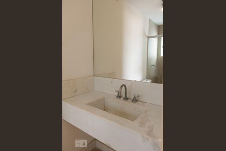 Casa à venda com 450m², 13 quartos e 2 vagas Casa à venda com 450m², 13 quartos e 2 vagasBanheiro Suite 4
