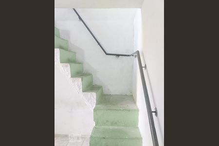 Escada  de casa para alugar com 1 quarto, 100m² em Jardim Palmira, Guarulhos