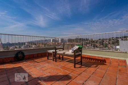 Apartamento à venda com 119m², 2 quartos e 1 vaga Apartamento à venda com 119m², 2 quartos e 1 vagaTerraço