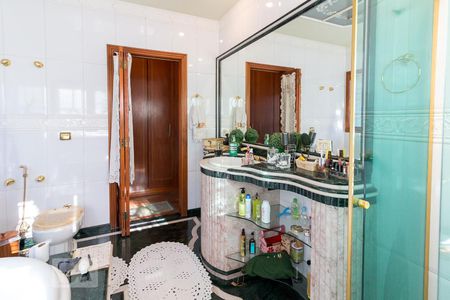 Casa à venda com 450m², 3 quartos e 5 vagasBanheiro quarto 1 suíte