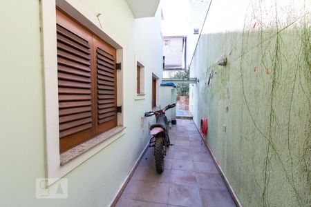 Casa à venda com 450m², 3 quartos e 5 vagasÁrea externa lateral