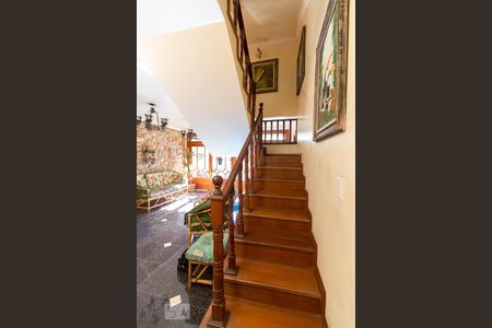 Casa à venda com 450m², 3 quartos e 5 vagasEscadas