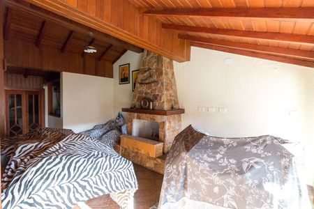 Casa à venda com 450m², 3 quartos e 5 vagasSótão - lareira