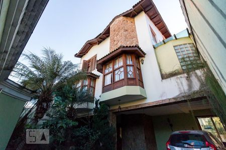Casa à venda com 450m², 3 quartos e 5 vagasFachada da casa