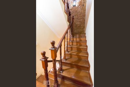 Casa à venda com 450m², 3 quartos e 5 vagasEscadas