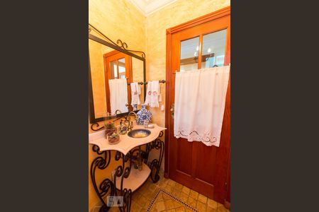 Casa à venda com 450m², 3 quartos e 5 vagasBanheiro social