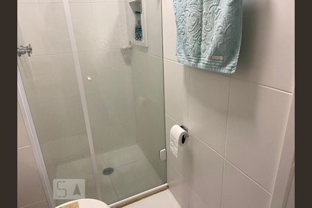 Banheiro de kitnet/studio para alugar com 1 quarto, 32m² em Barra Funda, São Paulo