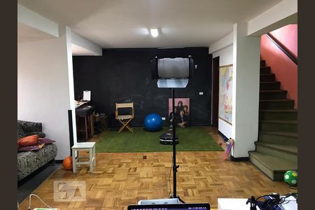 Casa à venda com 223m², 4 quartos e 2 vagasSalão de Festas