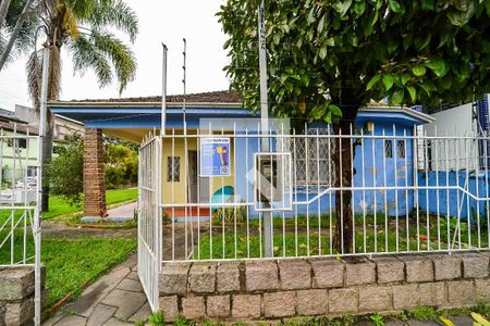 Casa à venda com 300m², 3 quartos e 2 vagas Casa à venda com 300m², 3 quartos e 2 vagasFachada