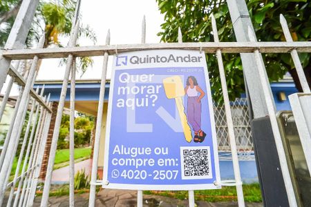 Casa à venda com 300m², 3 quartos e 2 vagas Casa à venda com 300m², 3 quartos e 2 vagasPlaquinha
