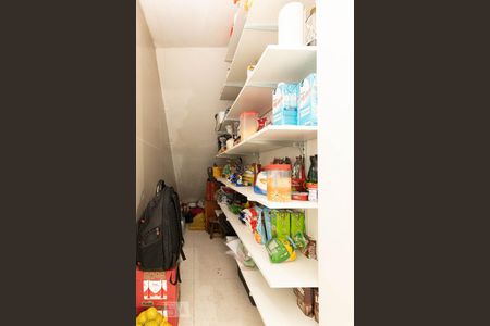 Casa à venda com 235m², 4 quartos e 2 vagas Casa à venda com 235m², 4 quartos e 2 vagasDespensa